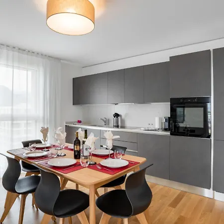 Lägenhet Loctowers A4-9-2 By Interhome *